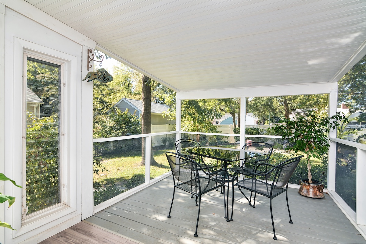 custom screened-in porch